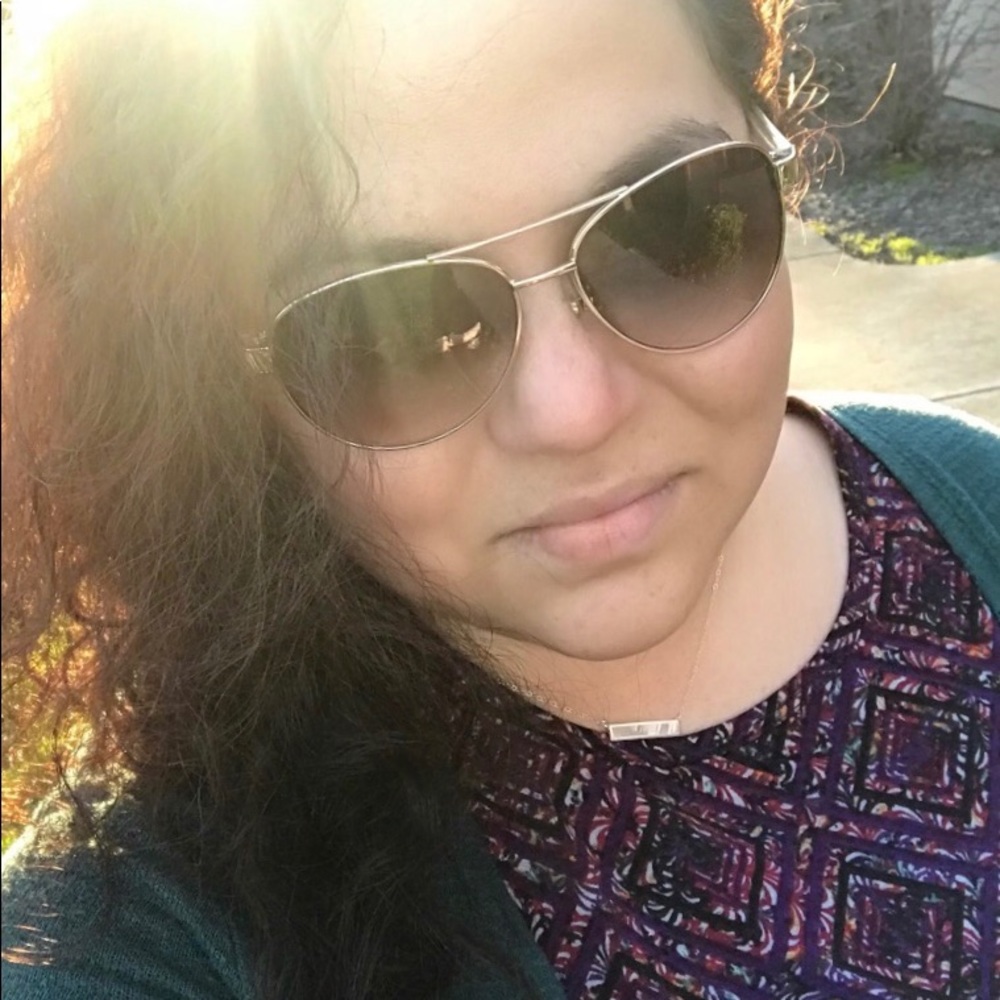 Meet your Posher, Deanna